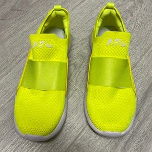 APL techloom women’s sneakers, size 6.